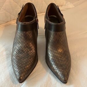 Bandolino Leather Heeled Bootie Brown  Animal Skin Pattern Gold Hardware Sz 8.5M